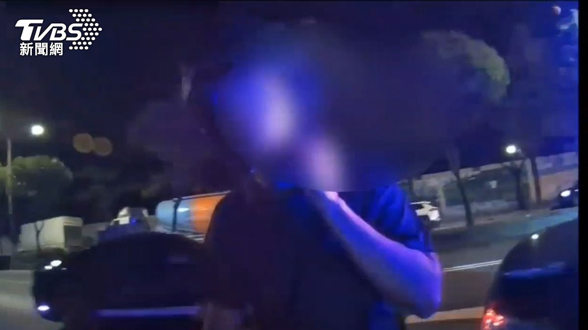 大古山亂竄!16歲「無牌猴」掩護同夥 逆向闖燈連吃7罰單