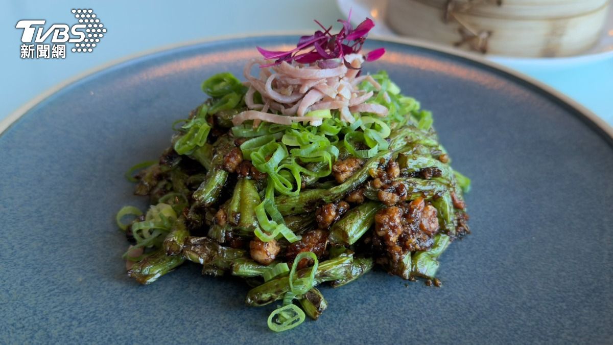望月樓的「乾煸火腿四季豆附麵餅」。(圖/陳昫蓁攝)