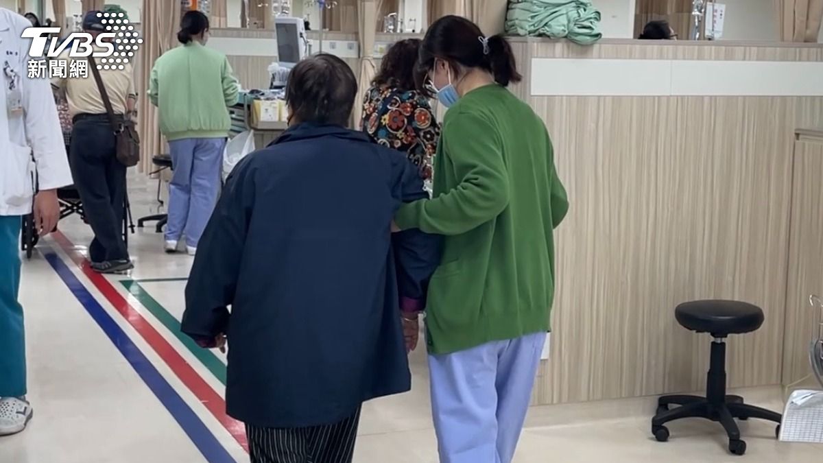 三班護病比正式入法 護理師減壓 病人安全升級!