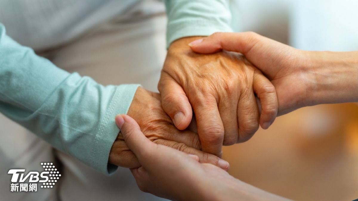 英國116歲人瑞Ethel Caterham在2025年4月成為全球最長壽的在世老人。（示意圖，非當事人／shutterstock達志影像）