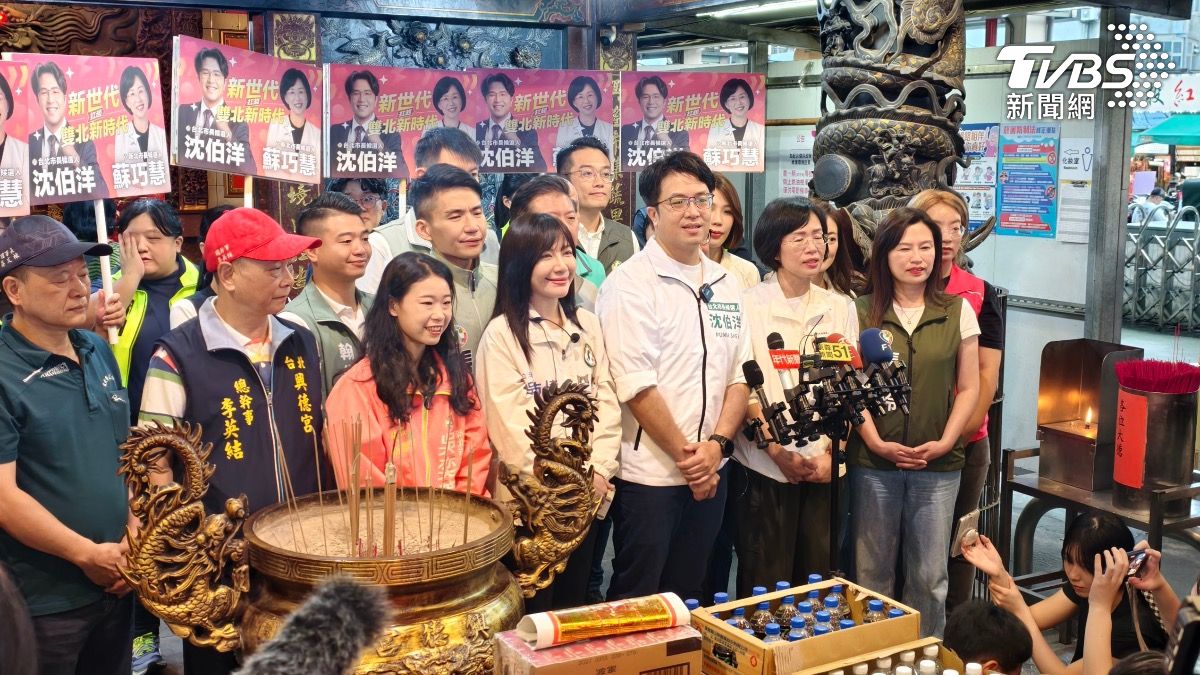 蘇巧慧到北市與沈伯洋掃街。(圖/陳冠宇攝)