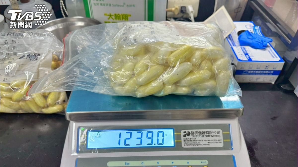 2男於醫院「排毒」後移送桃檢偵辦。（圖／TVBS）