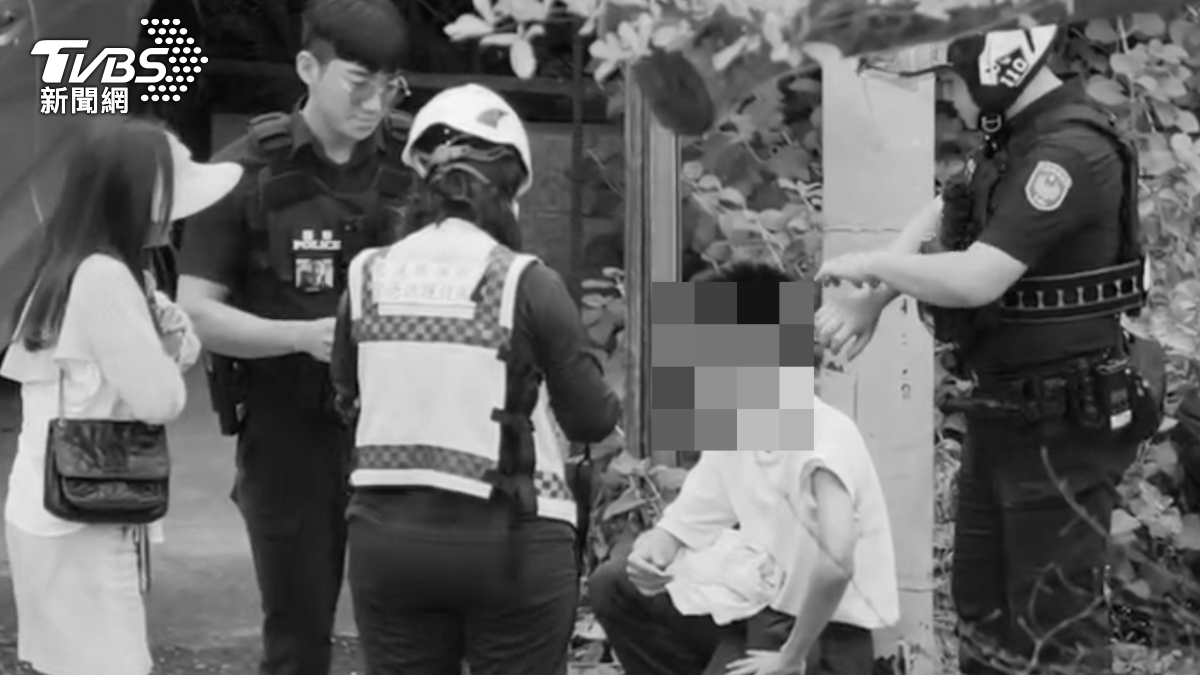 警方到場後破窗控制國二生。(圖/TVBS)