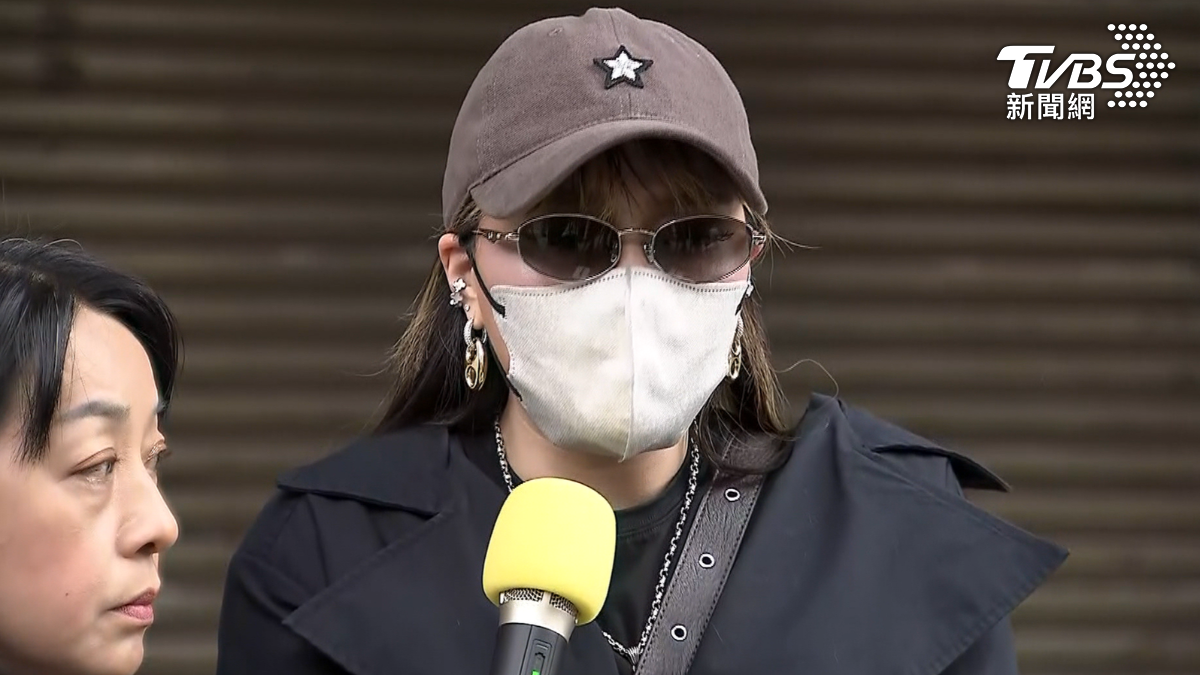 高雄一名凃姓員警去年底遭爆在派出所內偷拍6名女報案人，近日又有女子出面指控，該員警到飯店處理情侶糾紛時，竟以偵查為由要求她脫衣拍照（圖／TVBS）