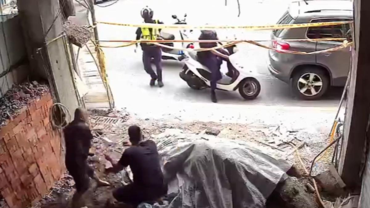 工人討錢不成，竟跑到工地內鬧場還毆打工頭。（圖／TVBS )