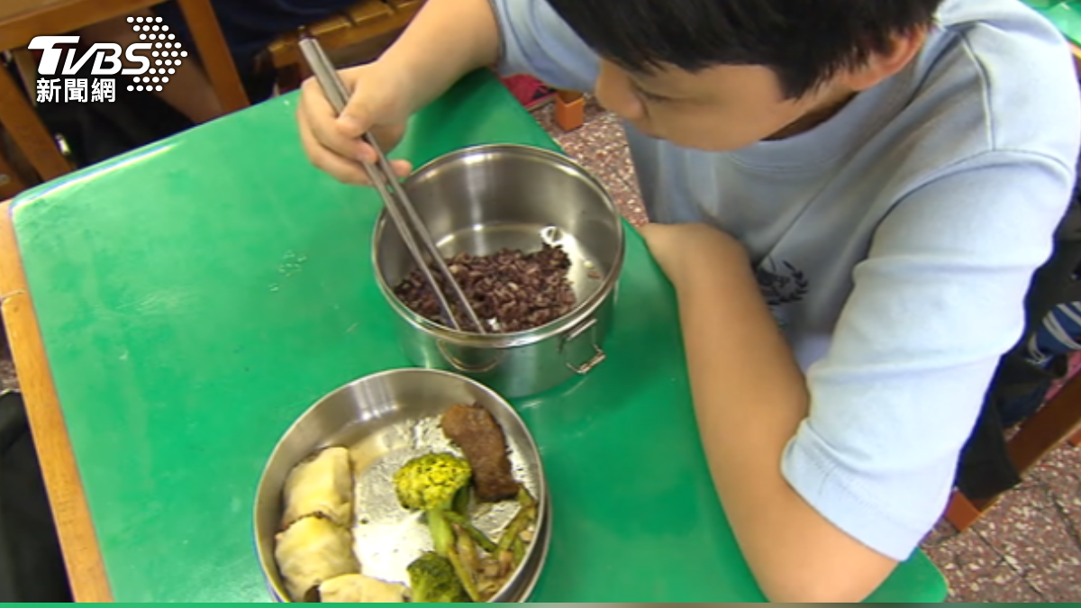 校園剩食問題難解。(圖/TVBS)