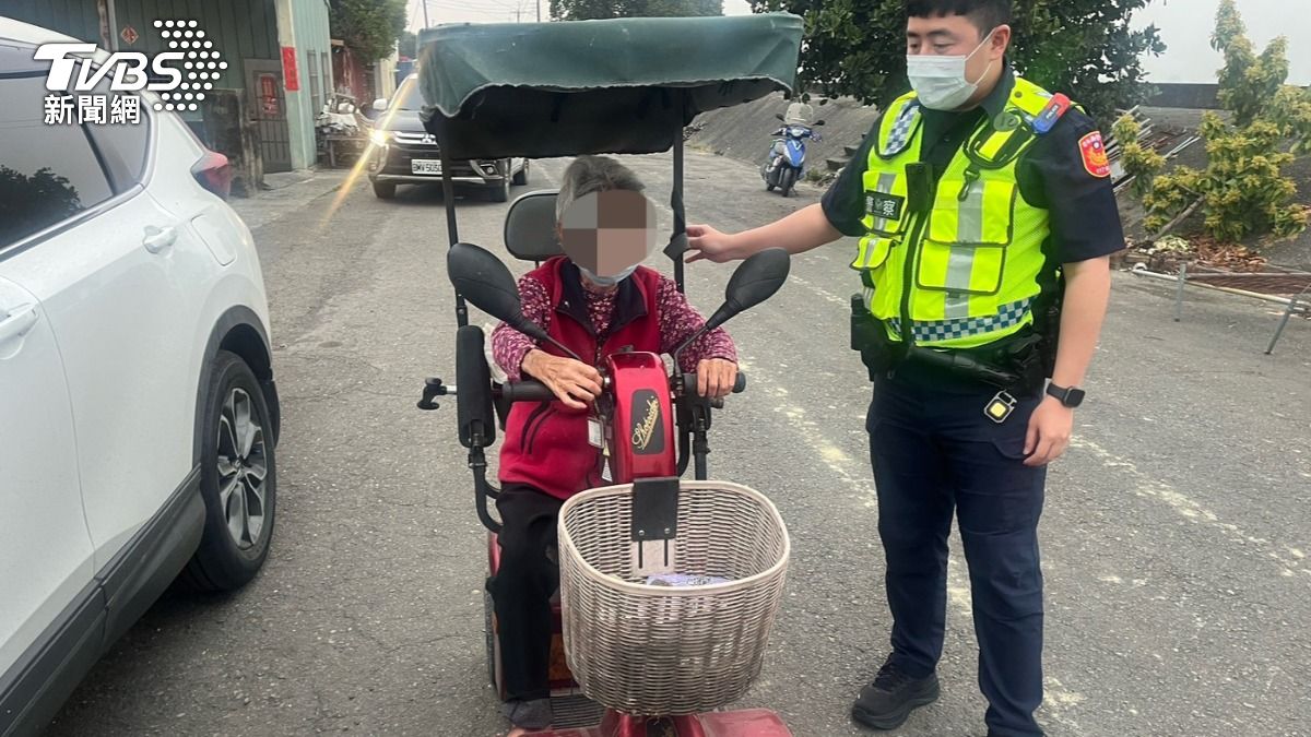 迷途長者街頭徘徊 斗六暖警即時伸援助返家
