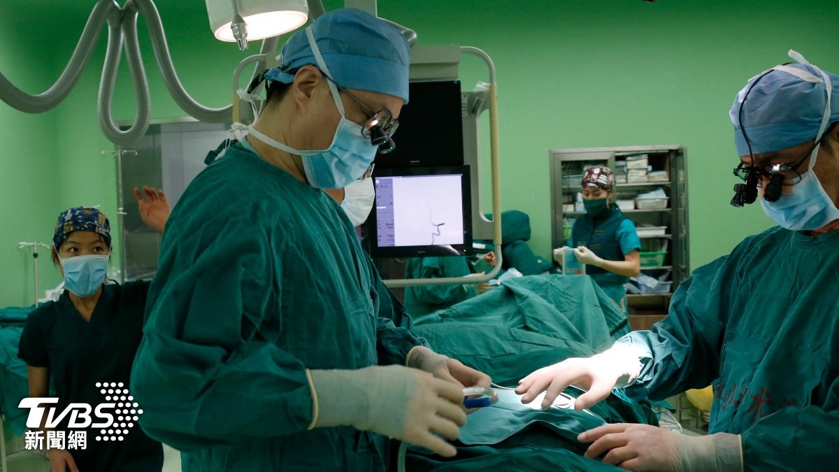 脊髓見千條寄生蟲!婦「腰腿痛到快癱瘓」 醫:像在湯裡撈麵條