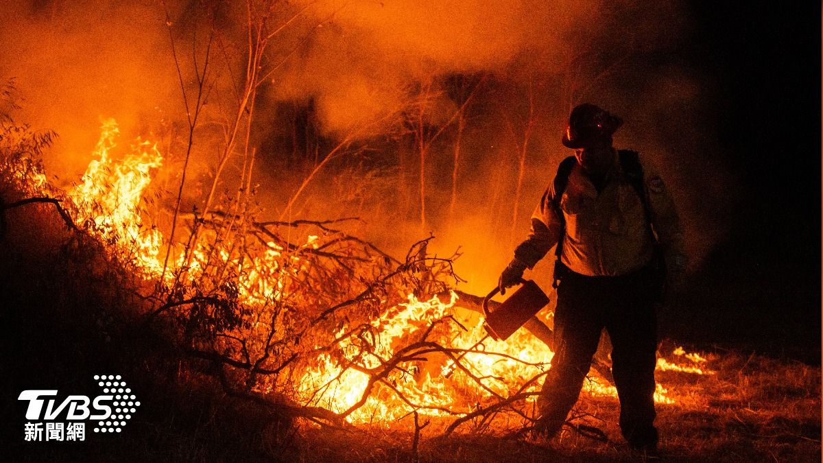 洛杉磯近郊今天爆發名為「珊迪」（Sandy Fire）的野火。　（圖／達志影像美聯社）