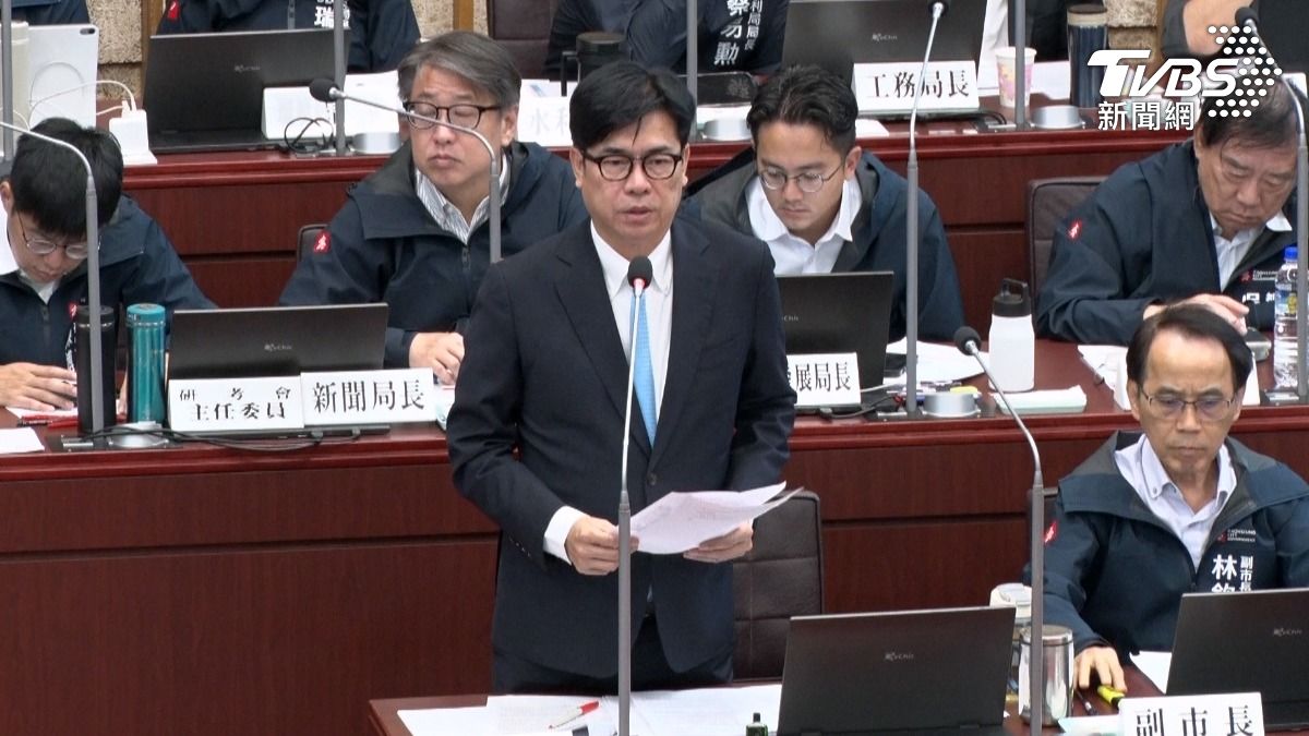 高雄市長陳其邁對此案表情嚴肅，要求警察局應更積極協助被害者。（圖／TVBS）