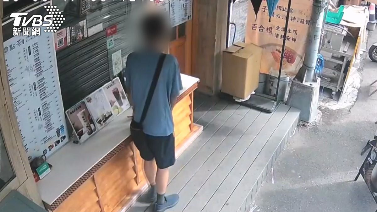 手搖飲料店愛心箱遭竊!男2秒得手 店家:他勘查過
