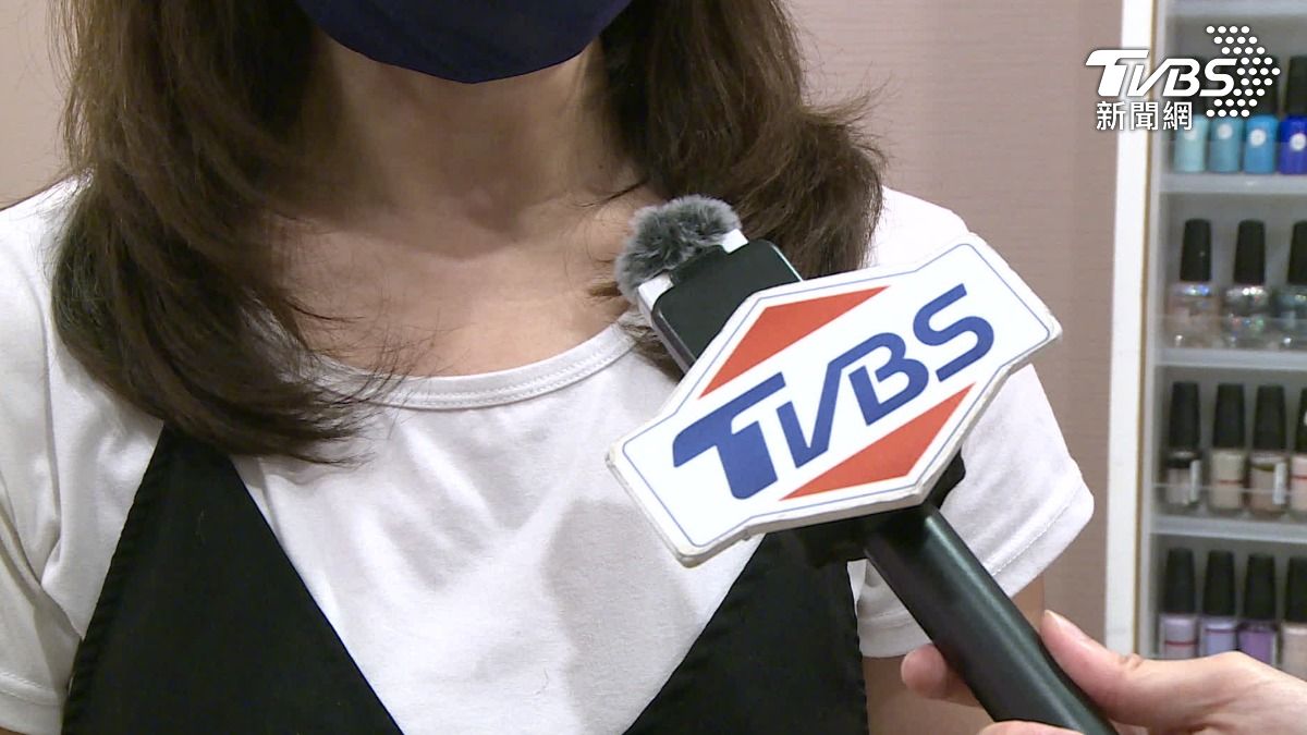 台北一名曾小姐花費12萬元報名健身房課程,沒想到健身房卻無預警歇業,更不滿業者遲遲沒有退款。(圖/TVBS)