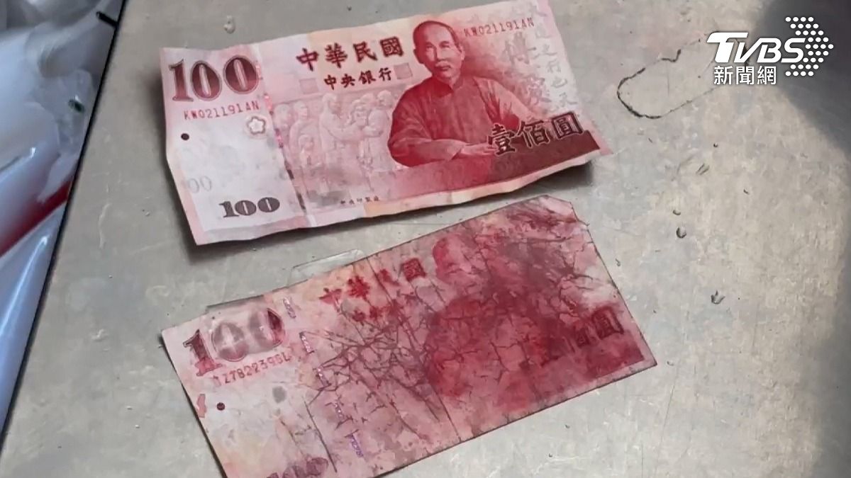 高雄郵局儲匯股長李淑芬說明，假鈔的製作模式有很多種，不一定限用哪一種紙張，但拿起來會特別髒、特別容易破損。（圖／TVBS）