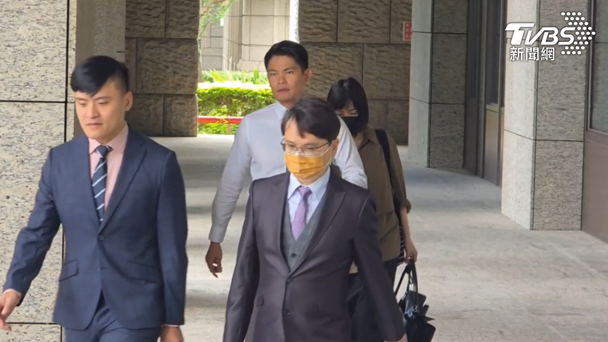 桃檢公訴組主任吳昇峰(右)、檢察官邱健盛及李頎。(圖/廖宗慶攝)