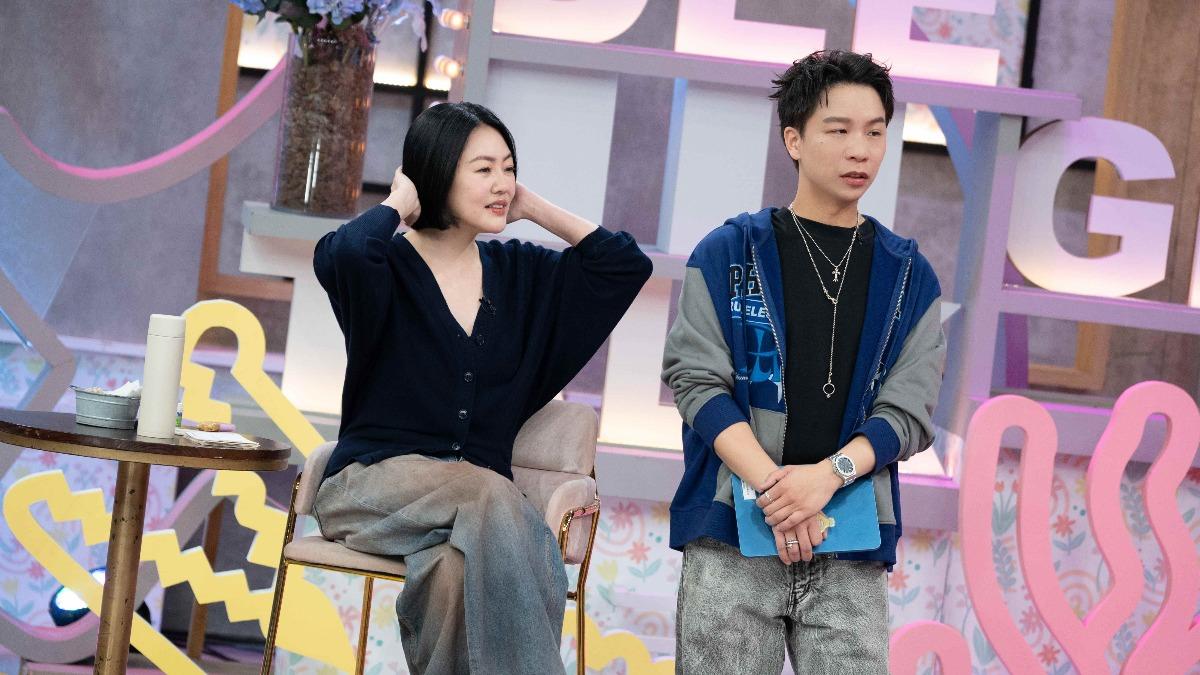 聽聞高山峰「抓龍筋」將子孫袋向外延伸,小S(左)竟問能拉多遠,笑翻全場。(圖/東森綜合台提供)