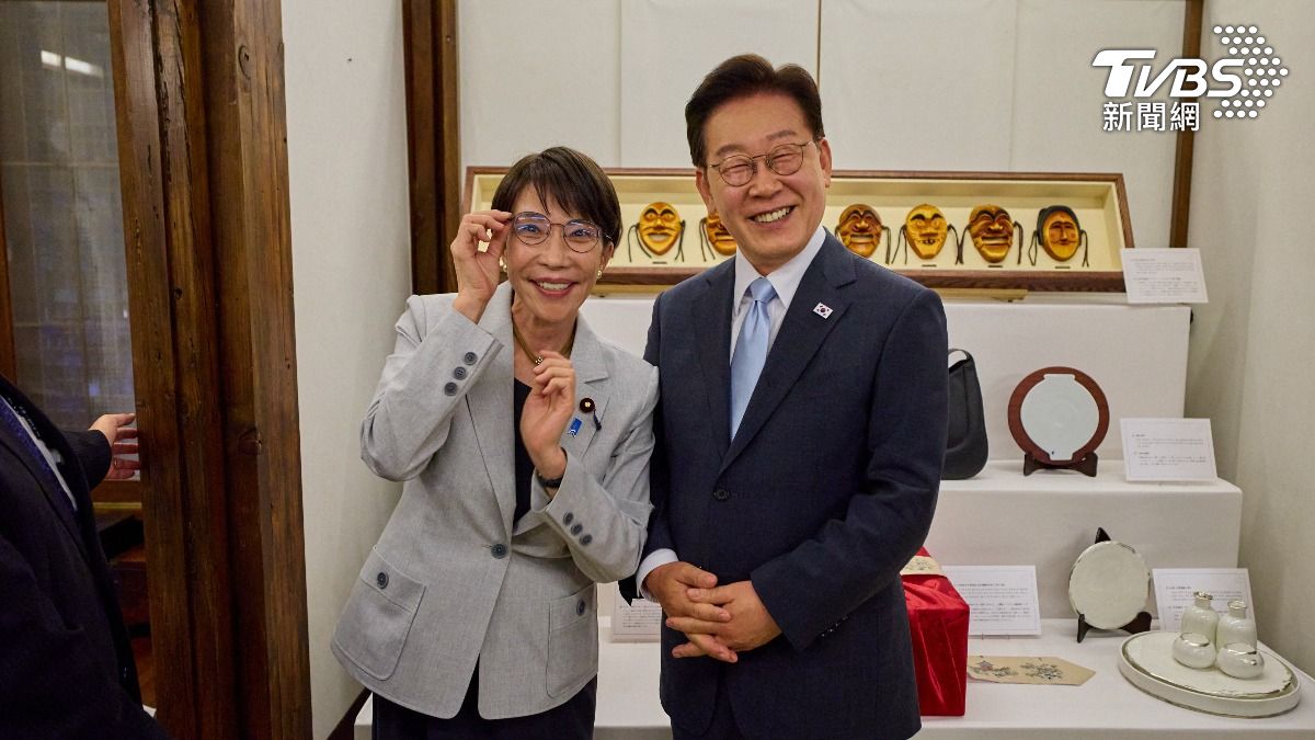 7個月見4次!高市訪韓贈李在明高級鏡框 兩人「互換眼鏡」畫面曝