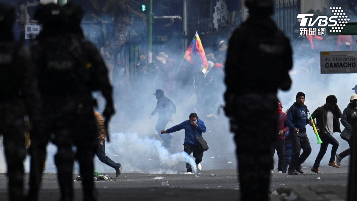 玻利維亞爆發大規模抗議,反政府動亂越演越烈。(圖/達志影像路透社)
