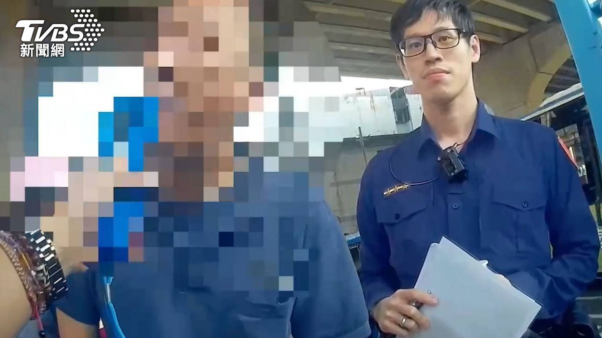 小貨車已爆胎…駕駛還狂踩油門 路人看傻抓包他酒駕
