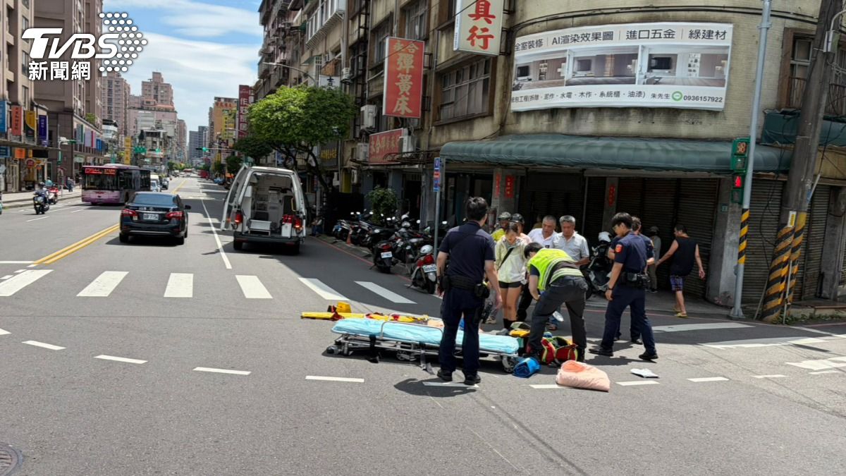 有片/休旅車轉彎未禮讓!永和騎士猛撞「頭重創」失去生命跡象