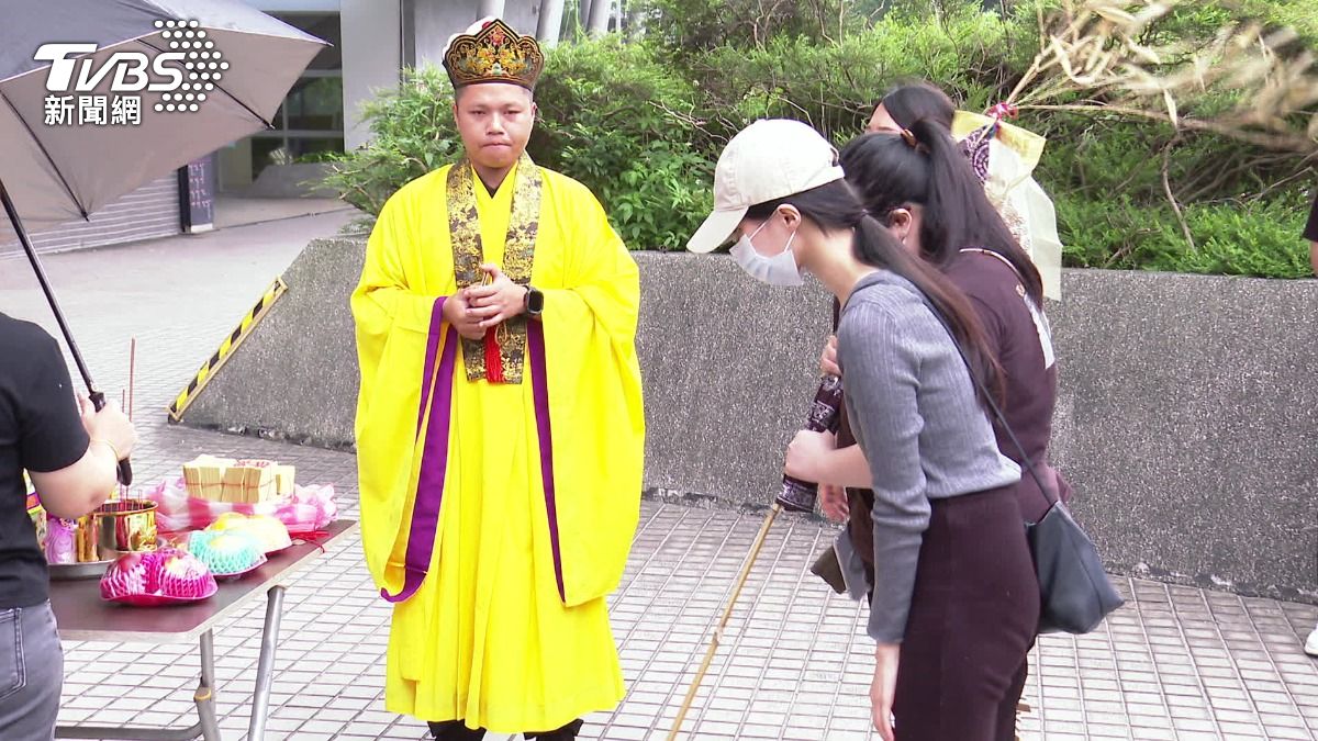 北科大研究生墜樓…招魂4次喊這句才聖筊 父盼「最後1個傻子」