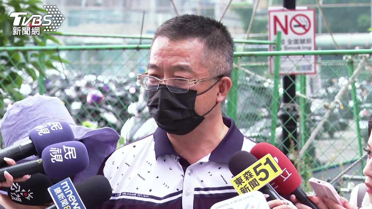 死者父親講到傷心處哽咽落淚。（圖／TVBS）