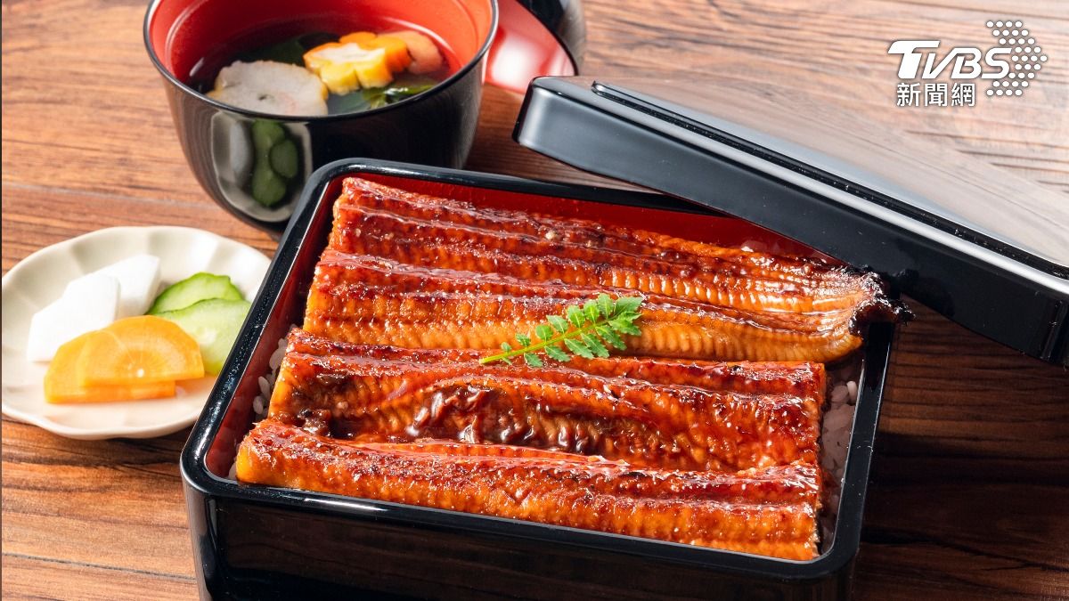 日本推出全球首創的「全人工養殖鰻魚」,1年可穩定培育1萬條鰻苗。(圖/Shutterstock達志影像)