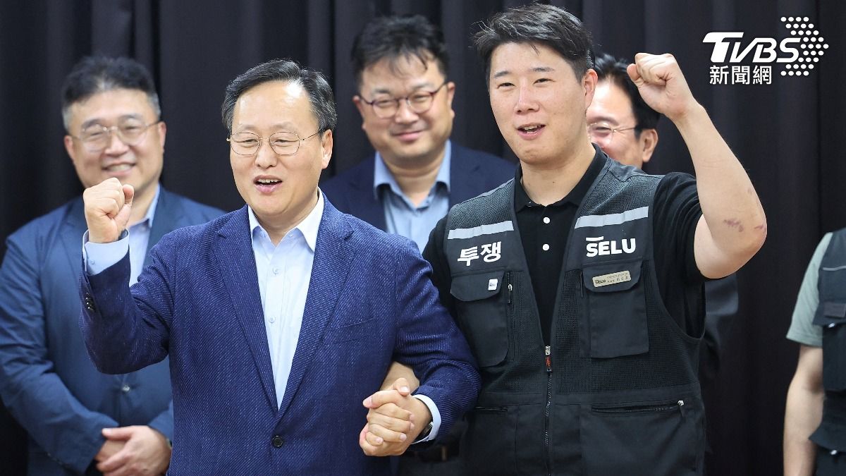三星勞資雙方深夜突然達成初步協議，原定21日展開的大罷工在最後一刻戲劇性喊卡。（圖／達志影像路透社）