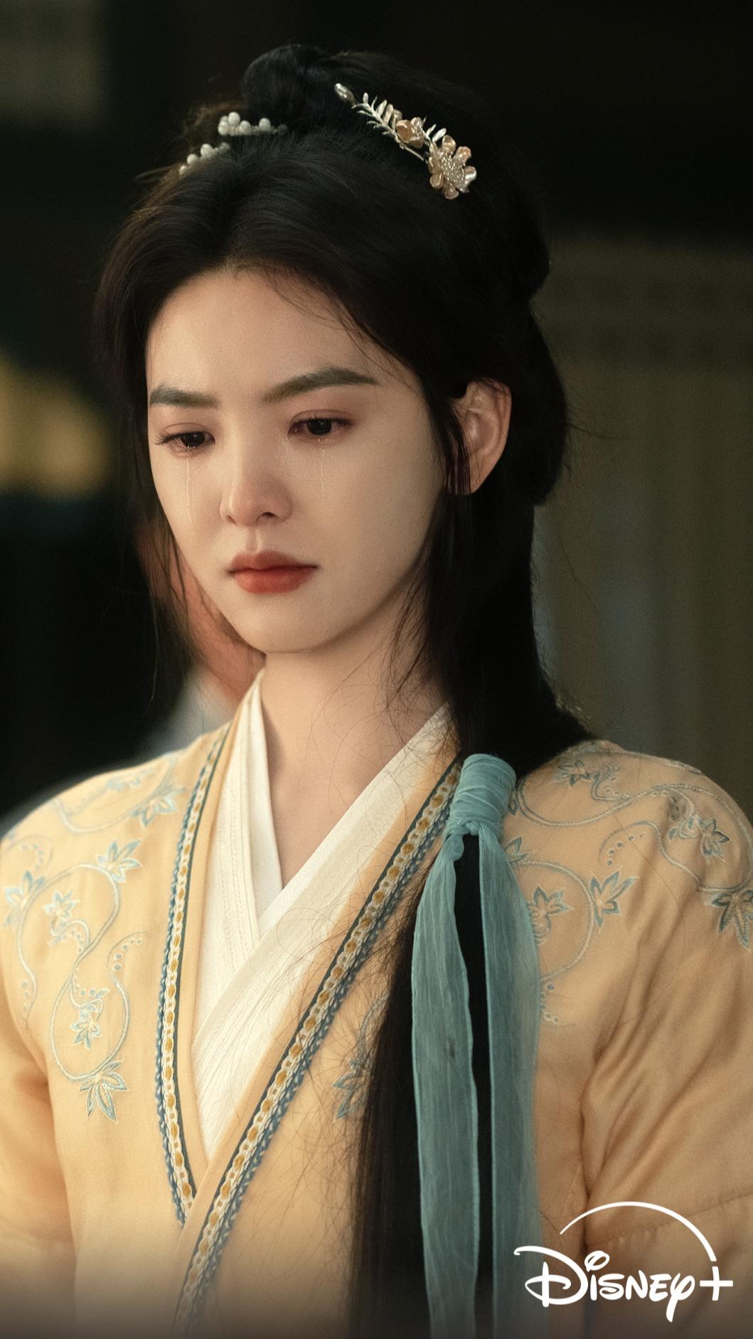 章若楠飾演玲瓏山莊大小姐「霍玲瓏」。(圖/Disney+提供)