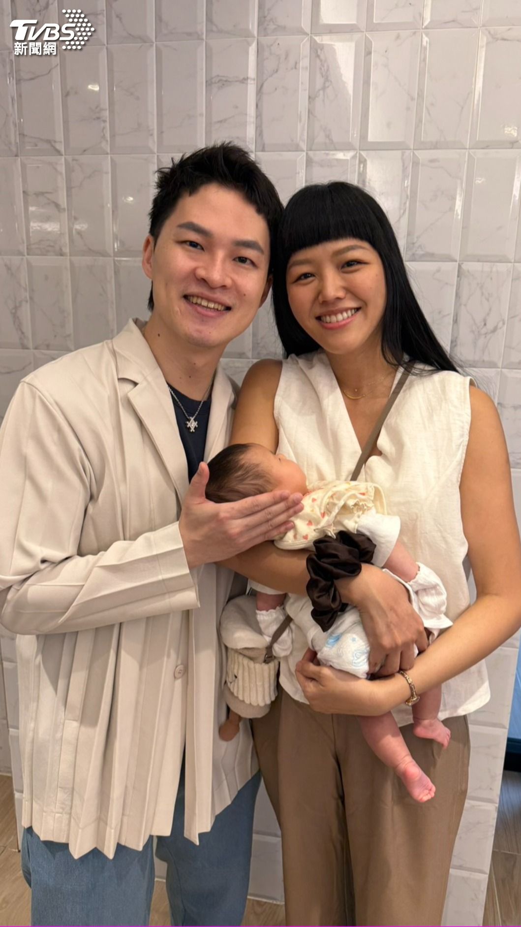 幸福的一家三口。(圖/TVBS)