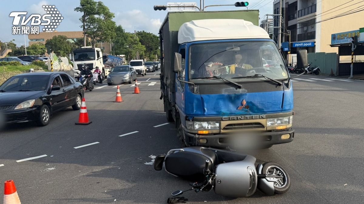 苗栗女高中生左轉遭貨車撞飛！後座男同學滾地　雙雙受傷