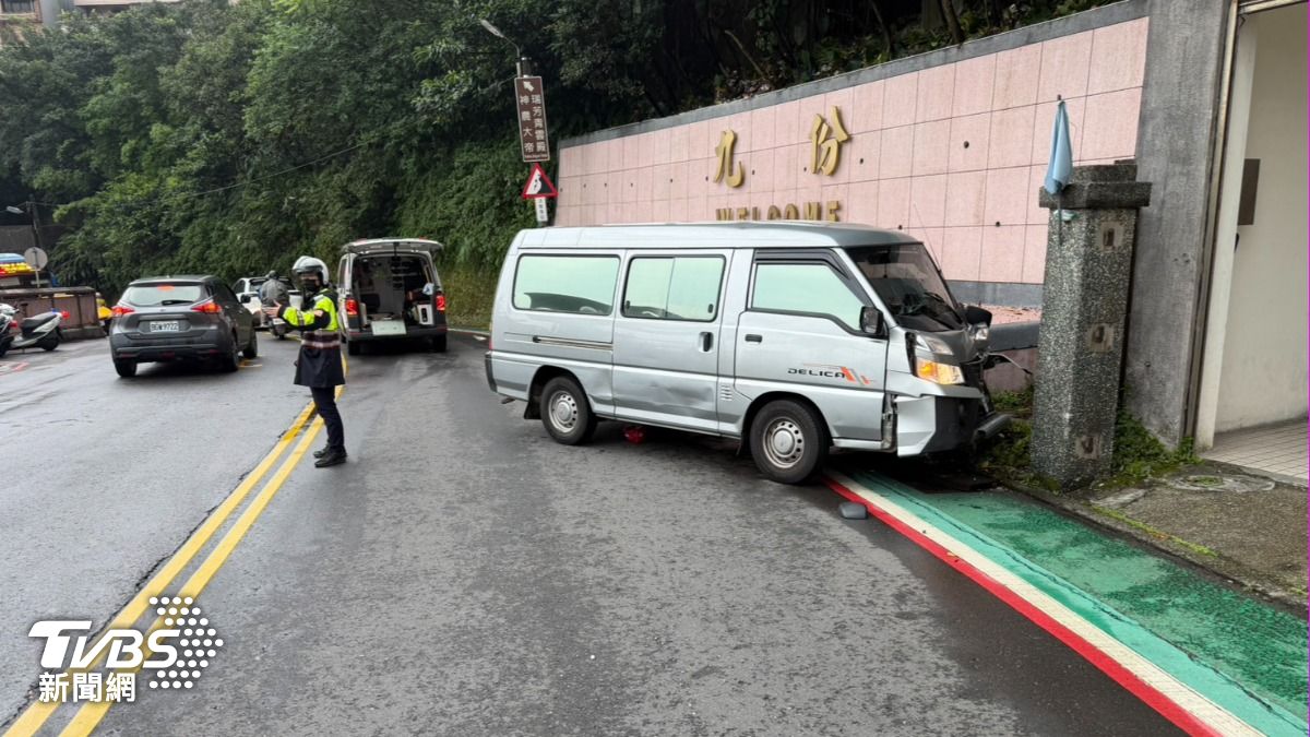 快訊/九份嚴重車禍!廂型車對撞機車釀1死 肇事駕駛酒測0.13