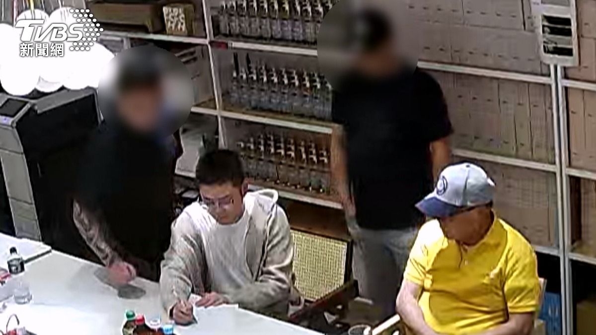 電商控金錢豹創辦人勒索!遭毆逼簽本票 還遭嗆「台中警誰敢辦」。(圖/民眾提供)