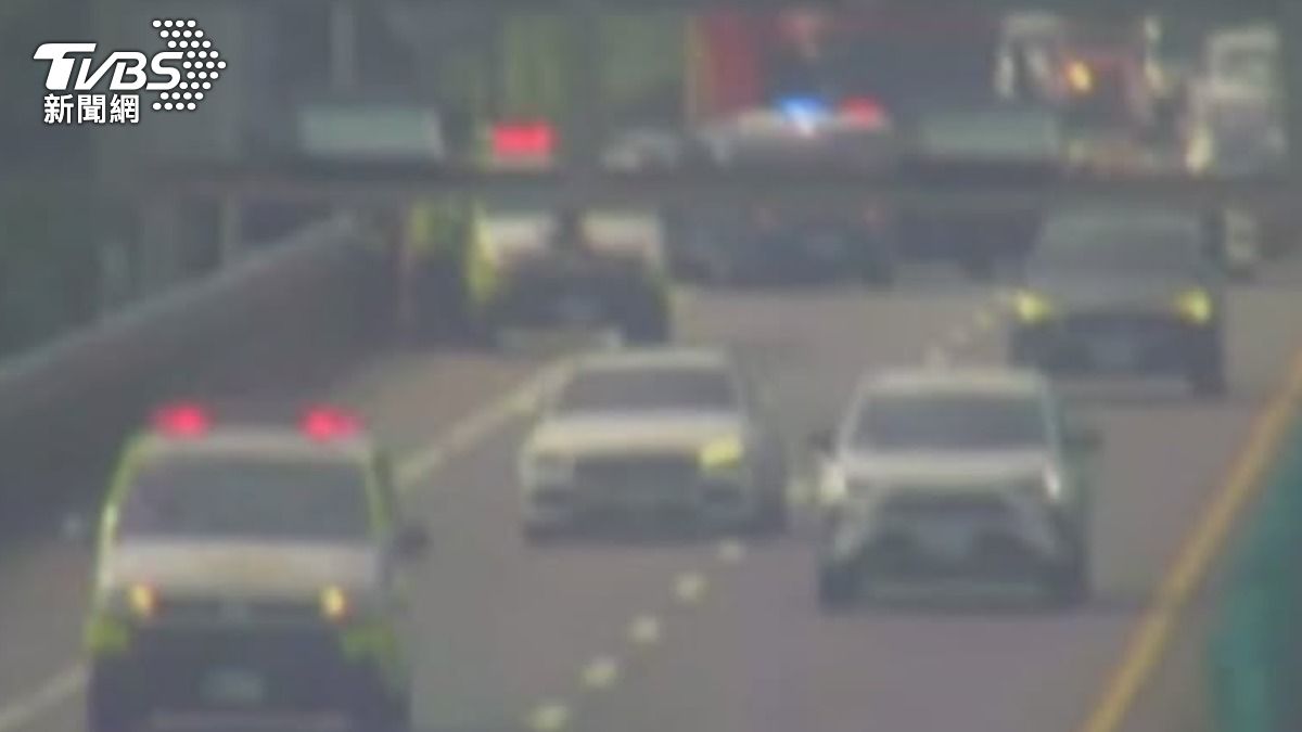 台68下匝道3車追撞，4人擦挫傷就醫。（圖／新竹市消防局提供）