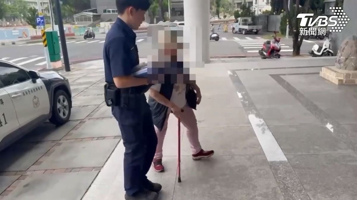 屏東一名30歲男網路交友遇詐,沒想到現身取款的真愛竟是一名68歲,拄著拐杖的阿嬤。(圖/TVBS)