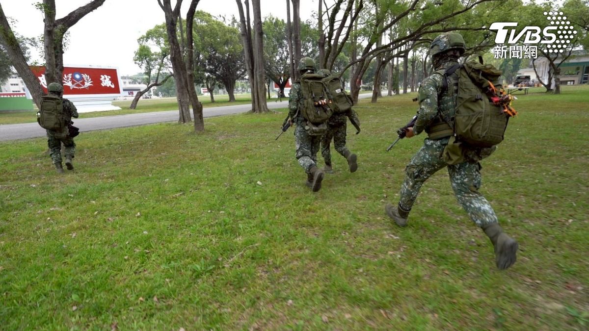 無人系統預算被刪,但第一線軍人,照常做訓練,不讓戰技被朝野角力和預算框住。(圖/柯勝雄攝)
