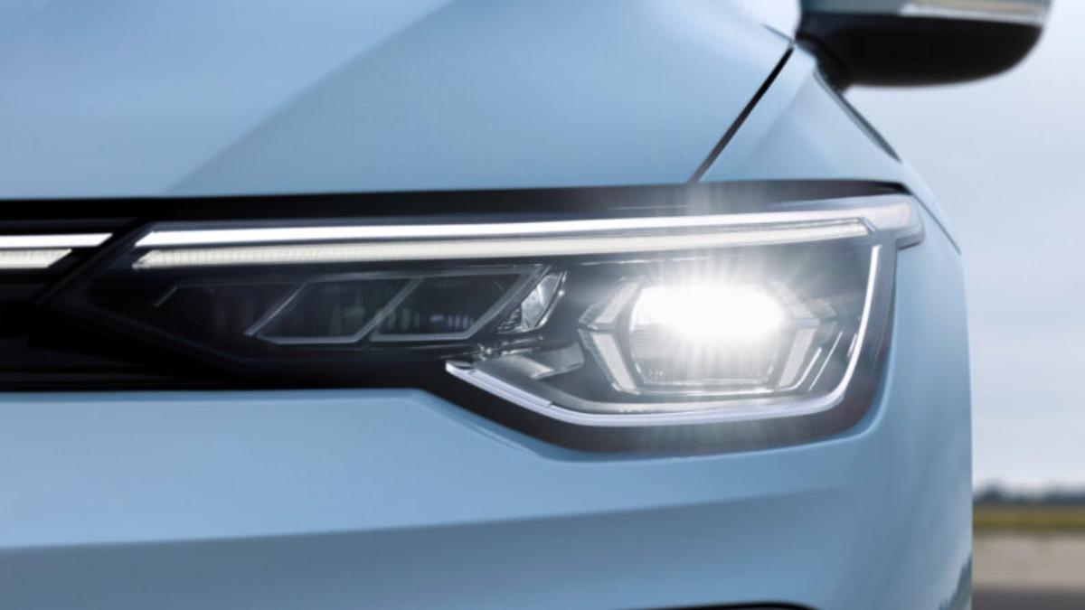Golf Variant標配IQ.LIGHT LED Matrix矩陣式頭燈。(圖/Volkswagen提供)