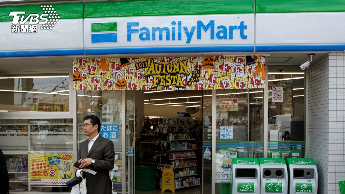 日本全家「經典綠藍條紋襪」爆紅 外國遊客瘋狂掃貨原因曝光