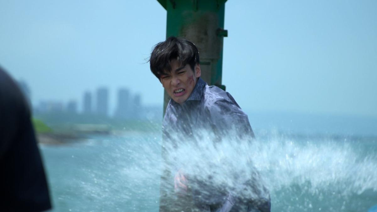 八點檔男星被追殺跳海!一看劇本嚇喊「死定了」 畫面超驚險