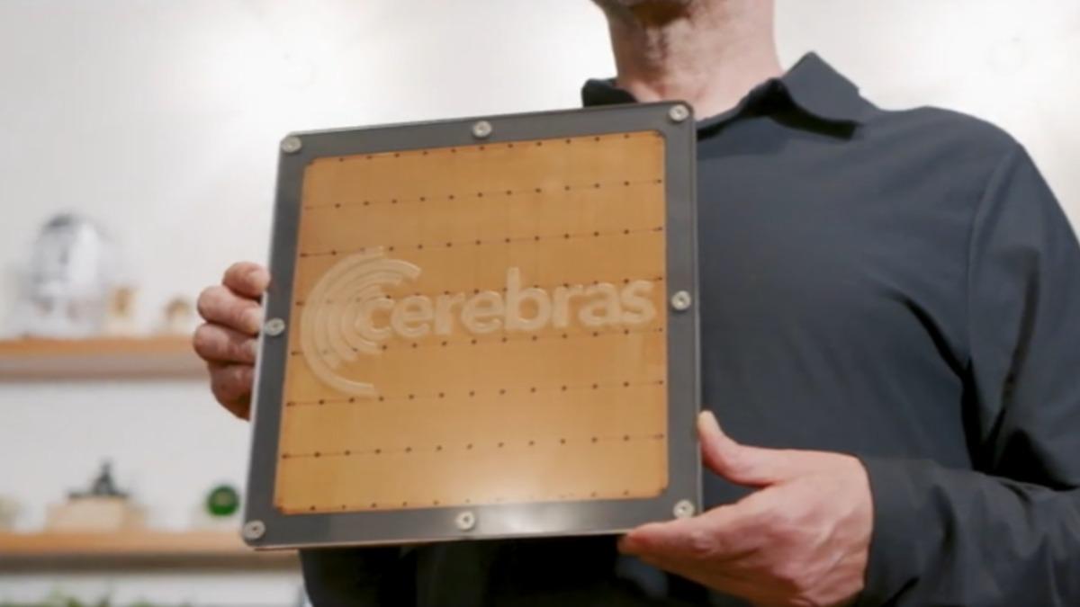 美國新創科技公司「Cerebras」打造出全球最大AI晶片。（圖／翻攝Cerebras YT）