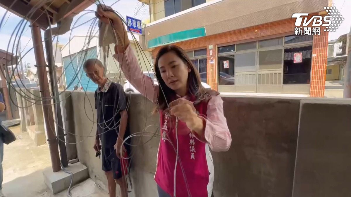 燈會鋼索未拆！男童勒頸濺血倒地。(圖／TVBS) 