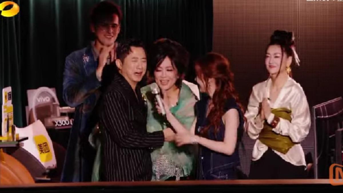 齊豫相當不捨哈林被淘汰。(圖/翻攝自芒果TV YouTube)