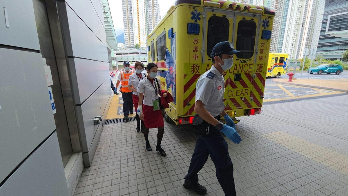 多輛救護車已在香港國際機場待命。（圖／香港01）