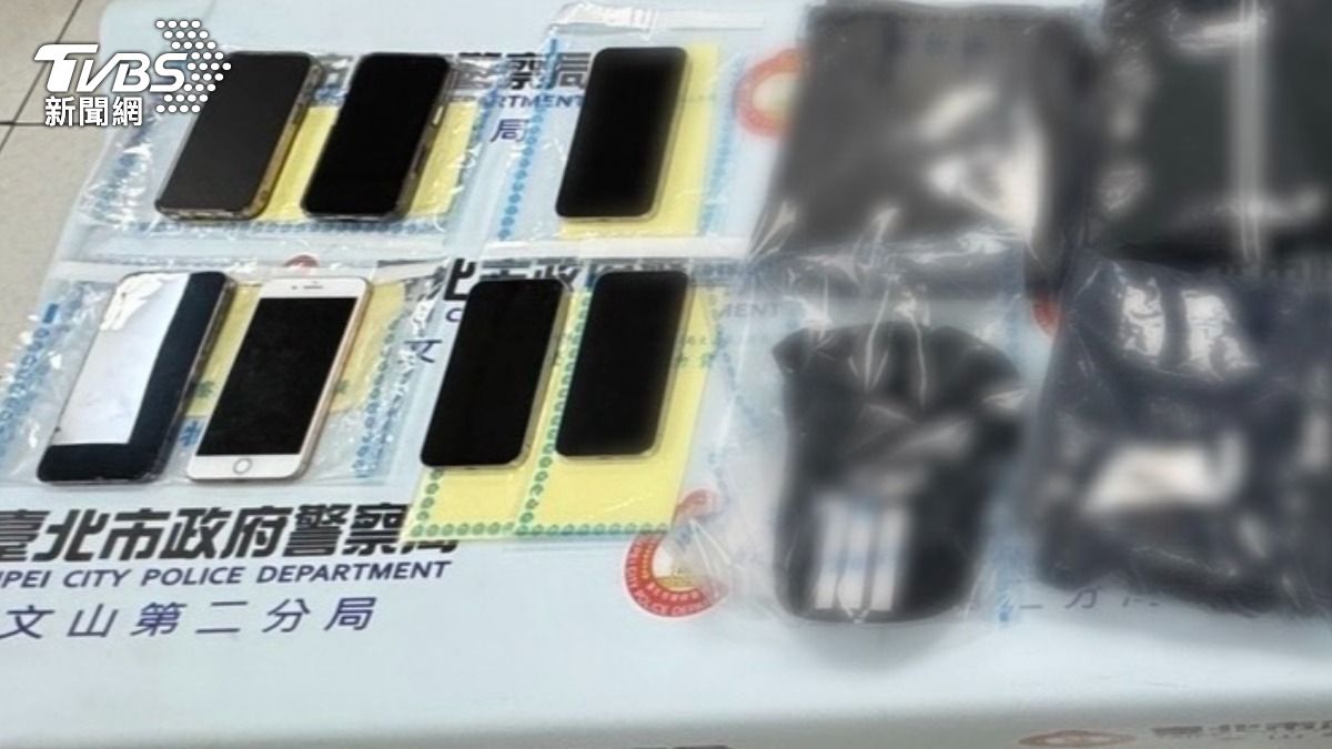 警方查扣相關證物。（圖／TVBS）