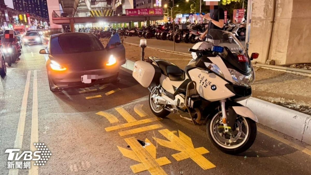 日前才撞警車!新北特斯拉男又發文「台北人注意了」遭拘提