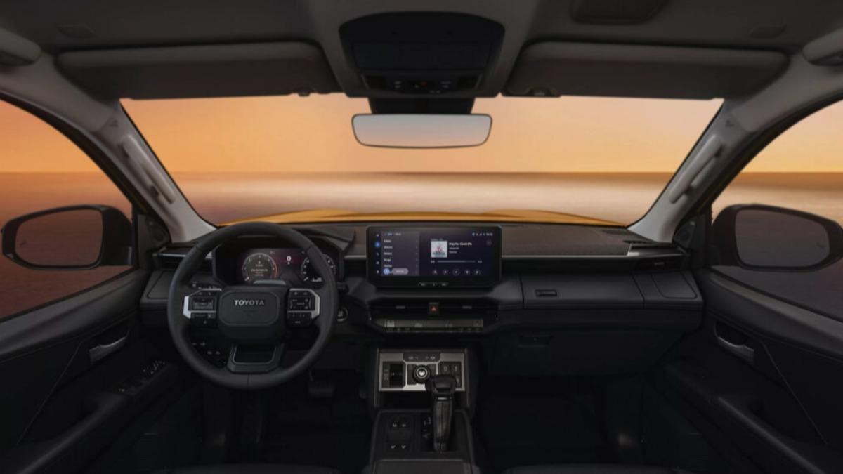 經銷端曝大改Hilux將會標配12.3吋數位儀錶與12.3吋中控螢幕。(圖/Toyota)