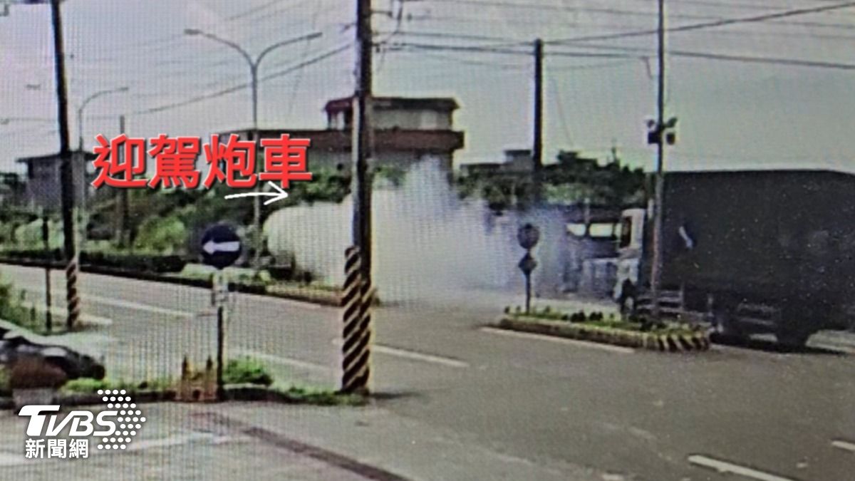 白煙狂竄驚魂瞬間，宜蘭繞境信徒摔車送醫仍不治。（圖／礁溪分局)