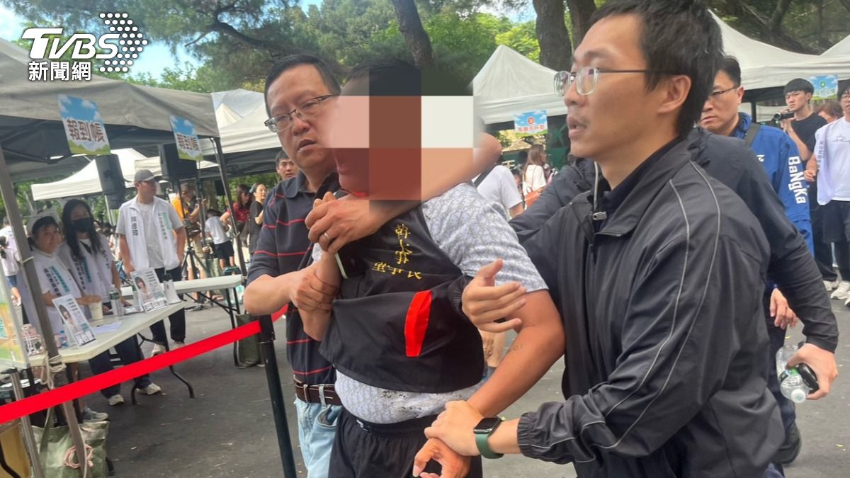 柯文哲「頭部中蛋」!吃屎哥游兆霖鬧場慘了 民眾遭波及怒提告