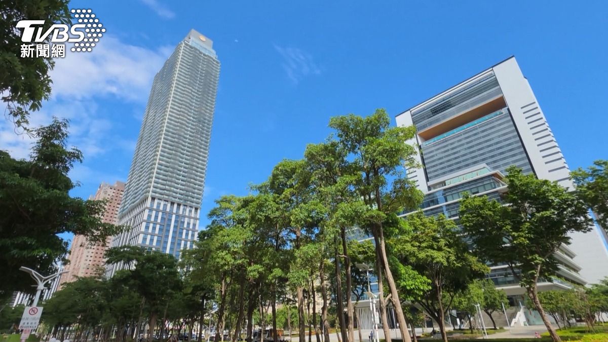 亞洲新灣區飯店林立,有高雄洲際酒店、承億酒店、高雄日航酒店以及2025年9月改名的「然一酒店」。(圖/TVBS)