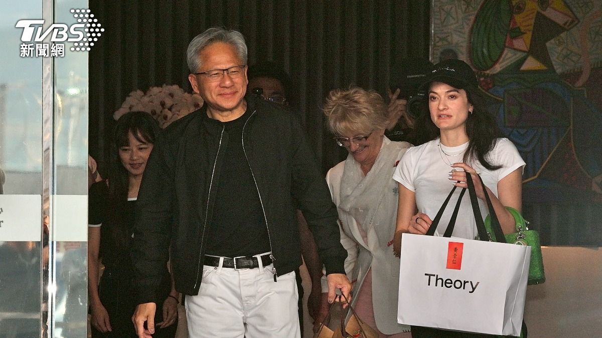 美超微AI伺服器涉走私疑雲 黃仁勳抵台罕見表態:盼改善合規
