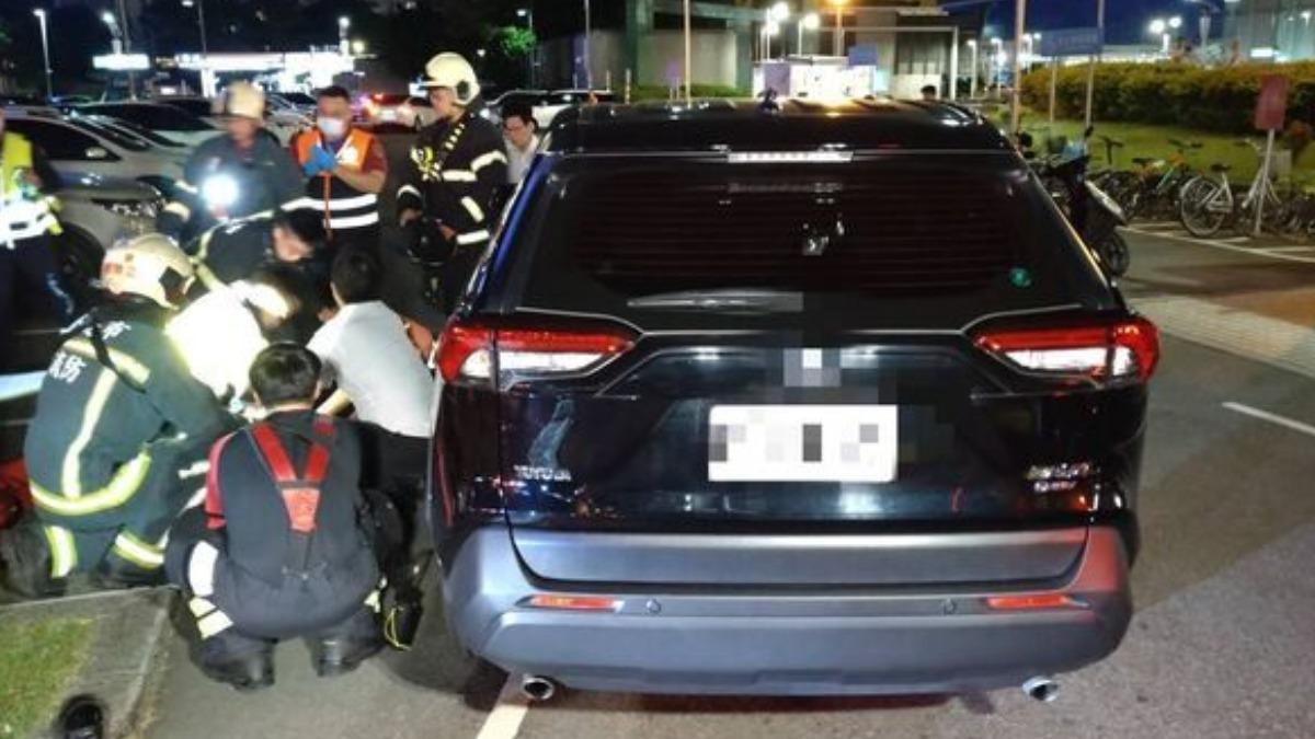 沒看到有人!松山機場繳費機前鬧出人命 男遭捲車底慘死竟是同行